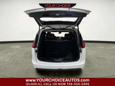 More photos of 2017 Chrysler Pacifica Limited at Your Choice Autos - Elgin, IL