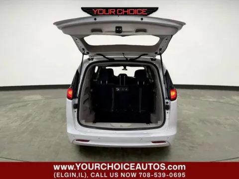 More photos of 2019 Chrysler Pacifica LX at Your Choice Autos - Elgin, IL