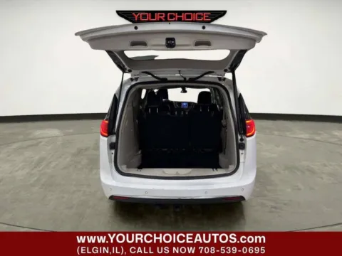 More photos of 2018 Chrysler Pacifica Limited at Your Choice Autos - Elgin, IL
