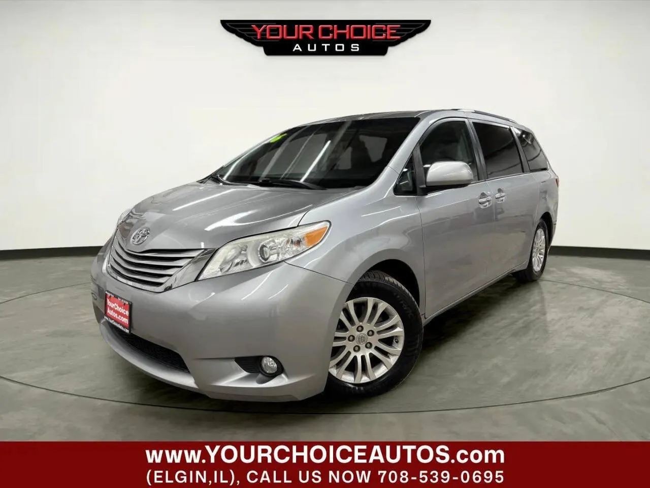 Silver 2016 Toyota Sienna XLE 8 Passenger 4dr Mini Van for sale in Elgin, IL