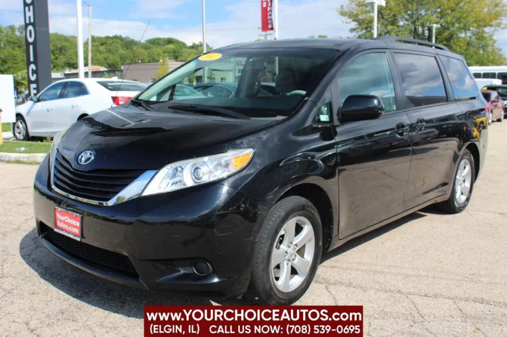 2012 Toyota Sienna LE 7 Passenger Auto Access Seat 4dr Mini Van for sale in Elgin, IL