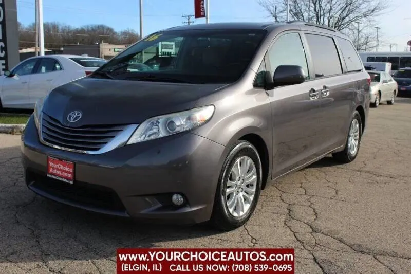 2016 Toyota Sienna XLE 7 Passenger Auto Access Seat 4dr Mini Van for sale in Elgin, IL