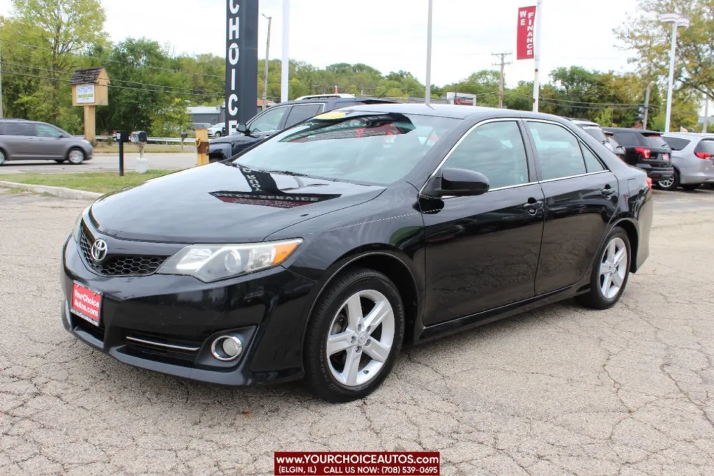 Used 2014 Toyota Camry SE 4dr Sedan for sale in Elgin, IL | VIN ...