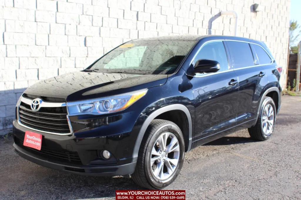 Used 2015 Toyota Highlander LE 4dr SUV (3.5L V6) for sale in Elgin, IL ...
