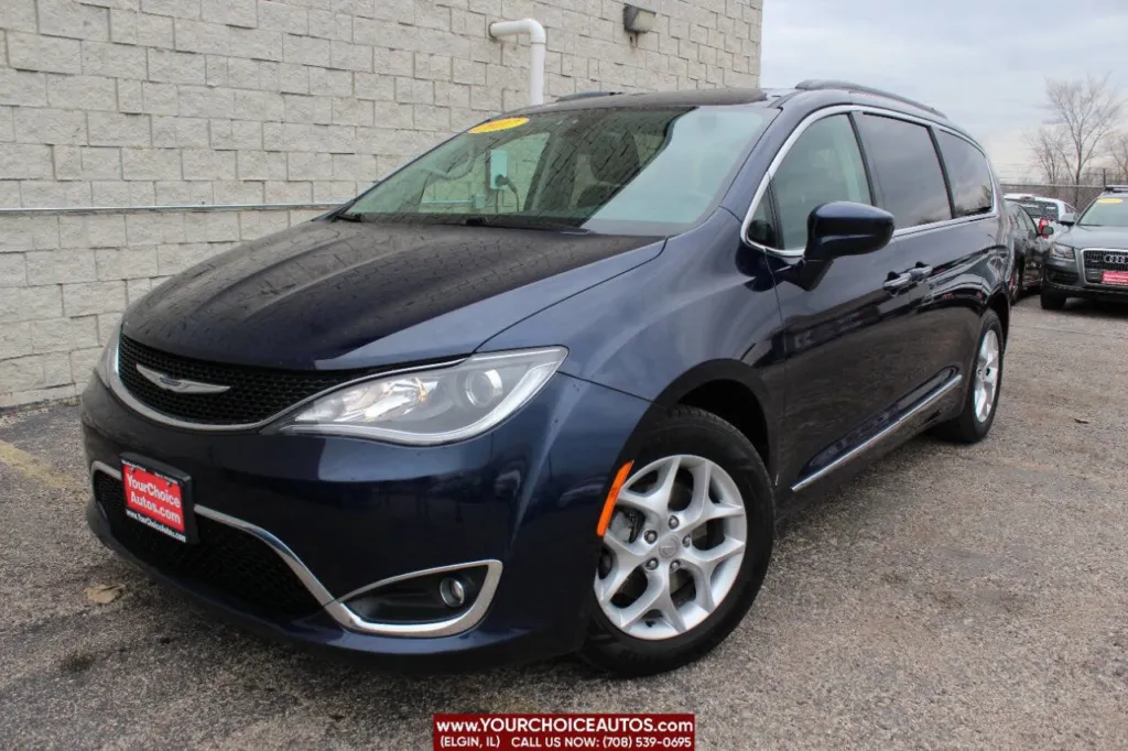 2017 Chrysler Pacifica Touring-L for sale in Elgin, IL