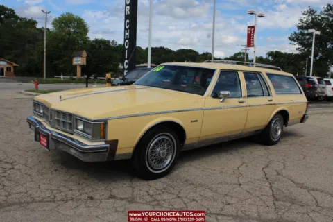 Yellow 1986 Oldsmobile Custom Cruiser Base 4dr Wagon for sale in Elgin, IL