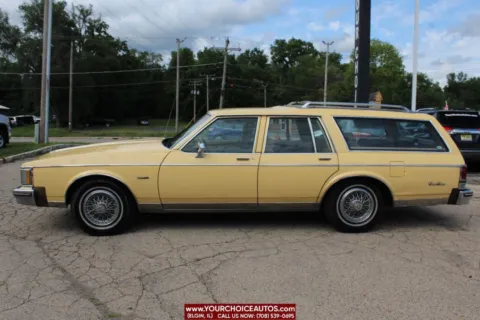 Photos of 1986 Oldsmobile Custom Cruiser Base 4dr Wagon for sale in Elgin, IL at Your Choice Autos - Elgin