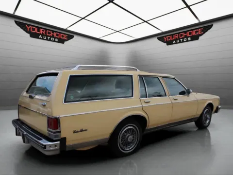 More photos of 1986 Oldsmobile Custom Cruiser Base 4dr Wagon at Your Choice Autos - Elgin, IL