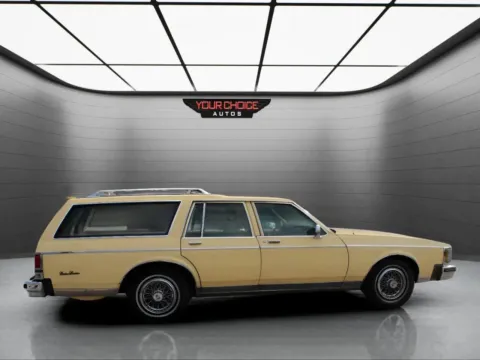 More photos of 1986 Oldsmobile Custom Cruiser Base 4dr Wagon at Your Choice Autos - Elgin, IL