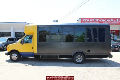 Photos of 2006 Ford Econoline Commercial Cutaway E 450 SD 2dr Commercial/Cutaway/Chassis 158 176 in. WB for sale in Elgin, IL at Your Choice Autos - Elgin