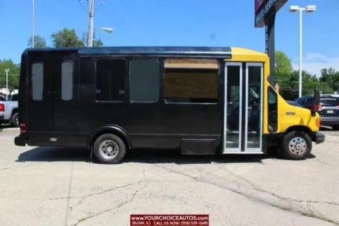 More photos of 2006 Ford Econoline Commercial Cutaway E 450 SD 2dr Commercial/Cutaway/Chassis 158 176 in. WB at Your Choice Autos - Elgin, IL