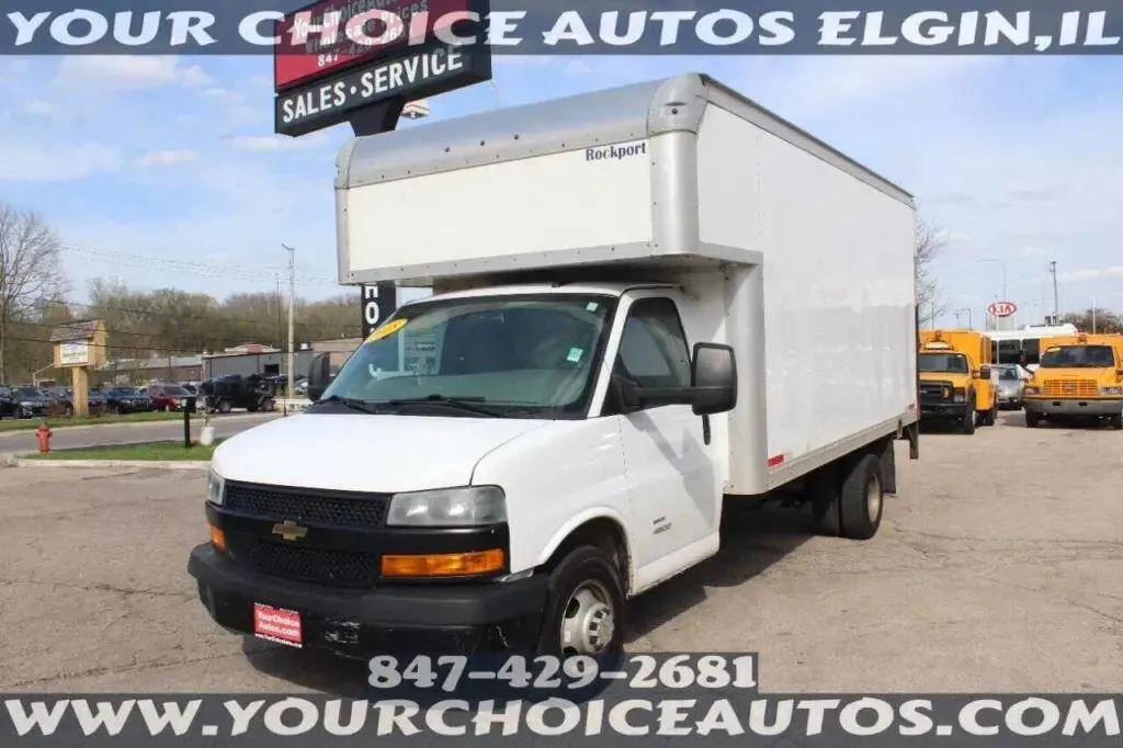 White 2018 Chevrolet Express Commercial Cutaway 4500 2dr Commercial/Cutaway/Chassis 177 in. WB for sale in Elgin, IL
