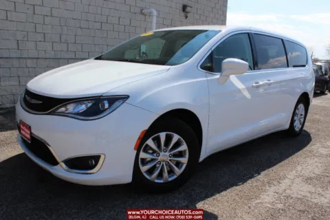 White 2018 Chrysler Pacifica Touring Plus for sale in Elgin, IL