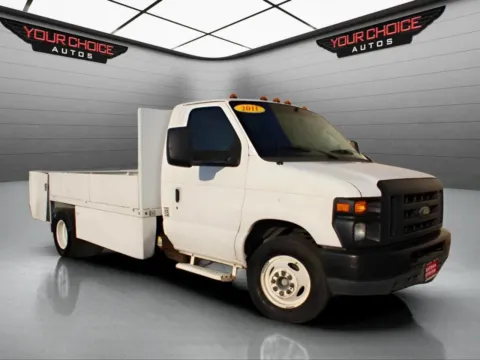Another view of 2011 Ford Econoline Commercial Cutaway E 450 SD 2dr Commercial/Cutaway/Chassis 158 176 in. WB for sale in Elgin, IL at Your Choice Autos - Elgin