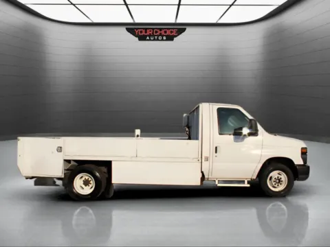 More photos of 2011 Ford Econoline Commercial Cutaway E 450 SD 2dr Commercial/Cutaway/Chassis 158 176 in. WB at Your Choice Autos - Elgin, IL