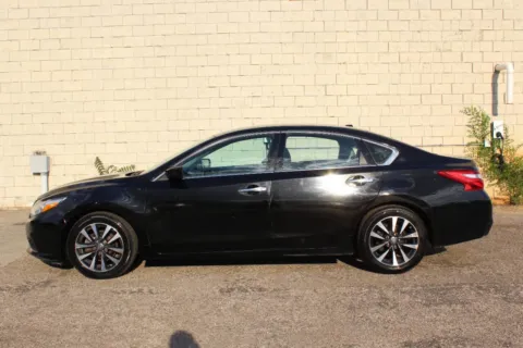 Photos of 2017 Nissan Altima 2.5 SV for sale in Elgin, IL at Your Choice Autos - Elgin
