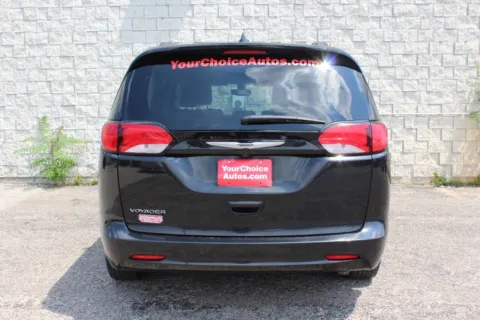More photos of 2021 Chrysler Voyager LXI at Your Choice Autos - Elgin, IL