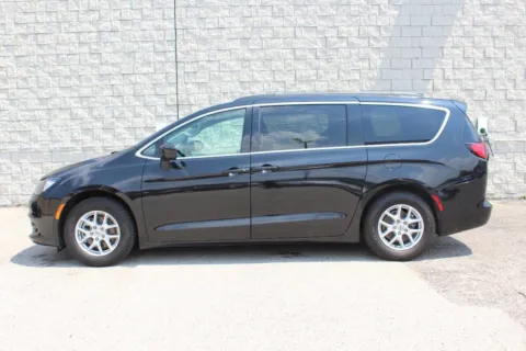 Photos of 2021 Chrysler Voyager LXI for sale in Elgin, IL at Your Choice Autos - Elgin