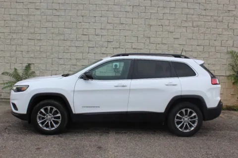 Photos of 2022 Jeep Cherokee Latitude Lux for sale in Elgin, IL at Your Choice Autos - Elgin
