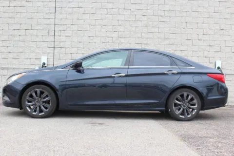 Photos of 2011 Hyundai Sonata SE for sale in Elgin, IL at Your Choice Autos - Elgin
