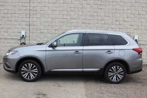 Photos of 2020 Mitsubishi Outlander SEL AWD 4dr SUV for sale in Elgin, IL at Your Choice Autos - Elgin