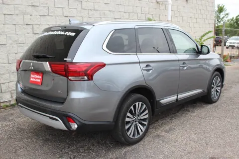 More photos of 2020 Mitsubishi Outlander SEL AWD 4dr SUV at Your Choice Autos - Elgin, IL