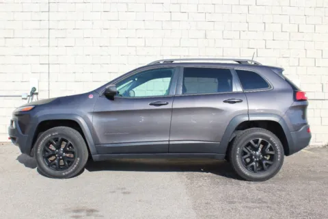 Photos of 2018 Jeep Cherokee Trailhawk for sale in Elgin, IL at Your Choice Autos - Elgin