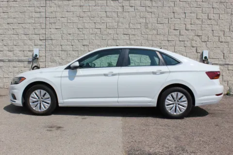 Photos of 2019 Volkswagen Jetta SE 4dr Sedan for sale in Elgin, IL at Your Choice Autos - Elgin