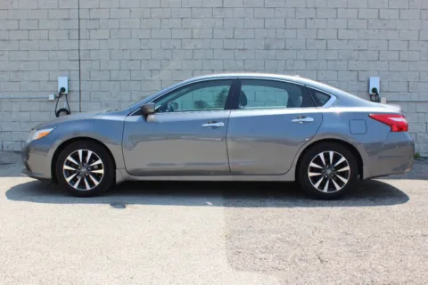 Photos of 2017 Nissan Altima 2.5 SV for sale in Elgin, IL at Your Choice Autos - Elgin