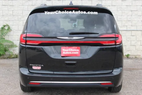 More photos of 2022 Chrysler Pacifica Touring L at Your Choice Autos - Elgin, IL