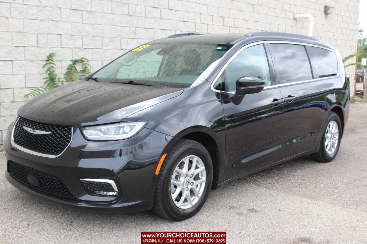 Black 2022 Chrysler Pacifica Touring L for sale in Elgin, IL