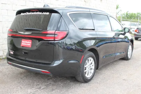 More photos of 2022 Chrysler Pacifica Touring L at Your Choice Autos - Elgin, IL