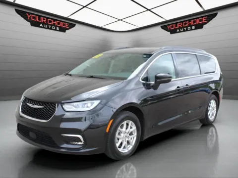 Black 2022 Chrysler Pacifica Touring L for sale in Elgin, IL