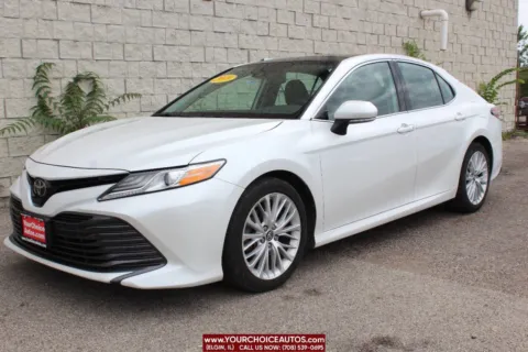 White 2019 Toyota Camry XLE 4dr Sedan for sale in Elgin, IL