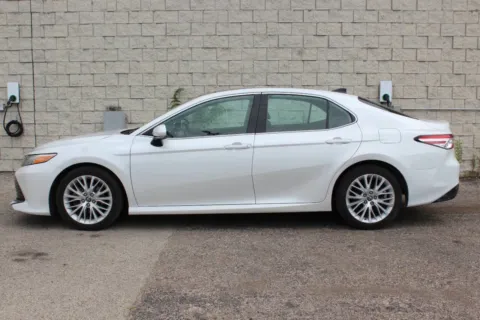 Photos of 2019 Toyota Camry XLE 4dr Sedan for sale in Elgin, IL at Your Choice Autos - Elgin