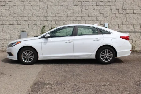 Photos of 2015 Hyundai Sonata 2.4L SE for sale in Elgin, IL at Your Choice Autos - Elgin