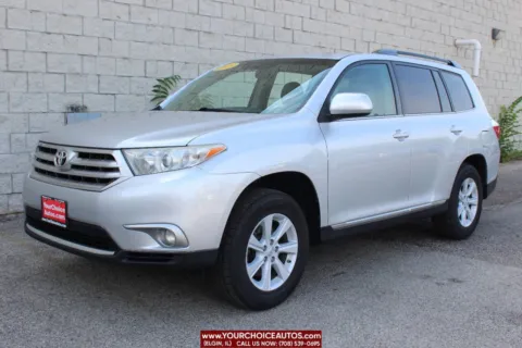 Silver 2013 Toyota Highlander Plus AWD 4dr SUV for sale in Elgin, IL