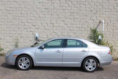 Photos of 2006 Ford Fusion SEL for sale in Elgin, IL at Your Choice Autos - Elgin