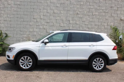 Photos of 2018 Volkswagen Tiguan 2.0T SE 4Motion AWD 4dr SUV for sale in Elgin, IL at Your Choice Autos - Elgin