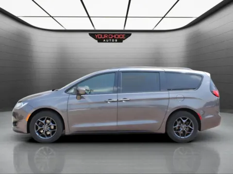 Photos of 2018 Chrysler Pacifica Touring L for sale in Elgin, IL at Your Choice Autos - Elgin
