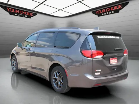 Another view of 2018 Chrysler Pacifica Touring L for sale in Elgin, IL at Your Choice Autos - Elgin