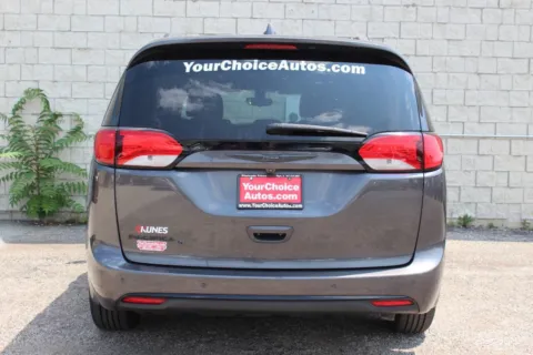More photos of 2018 Chrysler Pacifica Touring L at Your Choice Autos - Elgin, IL