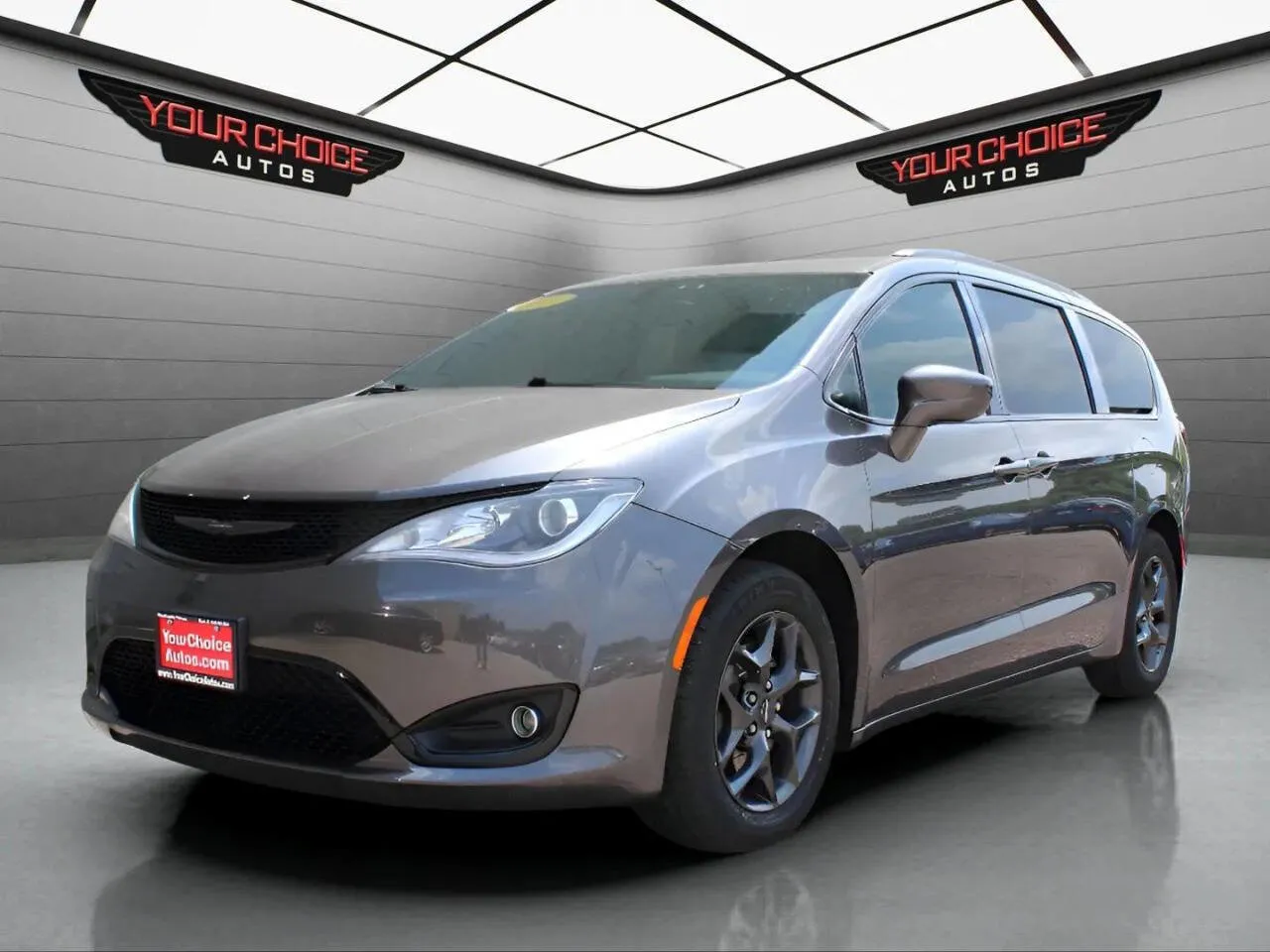 Gray 2018 Chrysler Pacifica Touring L for sale in Elgin, IL