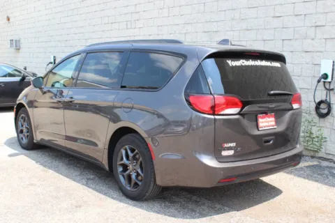 Another view of 2018 Chrysler Pacifica Touring L for sale in Elgin, IL at Your Choice Autos - Elgin