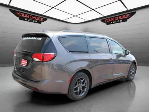 More photos of 2018 Chrysler Pacifica Touring L at Your Choice Autos - Elgin, IL