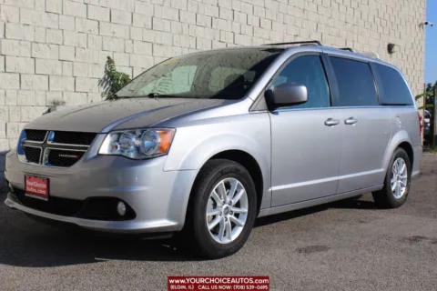 Silver 2018 Dodge Grand Caravan SXT for sale in Elgin, IL