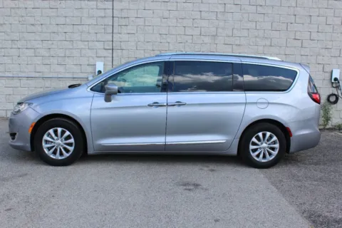 Photos of 2018 Chrysler Pacifica Touring L Plus for sale in Elgin, IL at Your Choice Autos - Elgin