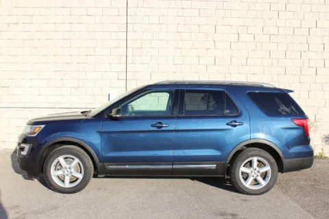 Photos of 2017 Ford Explorer XLT for sale in Elgin, IL at Your Choice Autos - Elgin