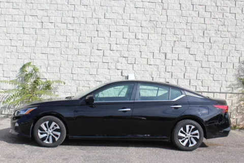 Photos of 2019 Nissan Altima 2.5 S for sale in Elgin, IL at Your Choice Autos - Elgin