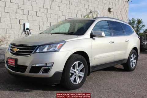 Silver 2015 Chevrolet Traverse LT for sale in Elgin, IL